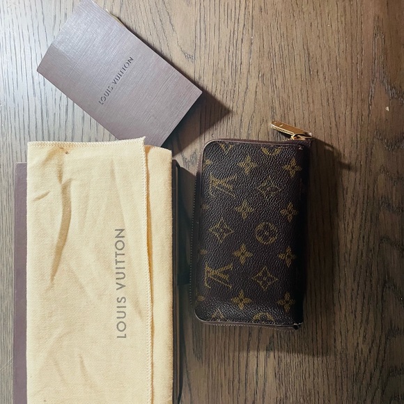Louis Vuitton Zippy Wallet in Monogram-still for sale - Picture 13 of 17